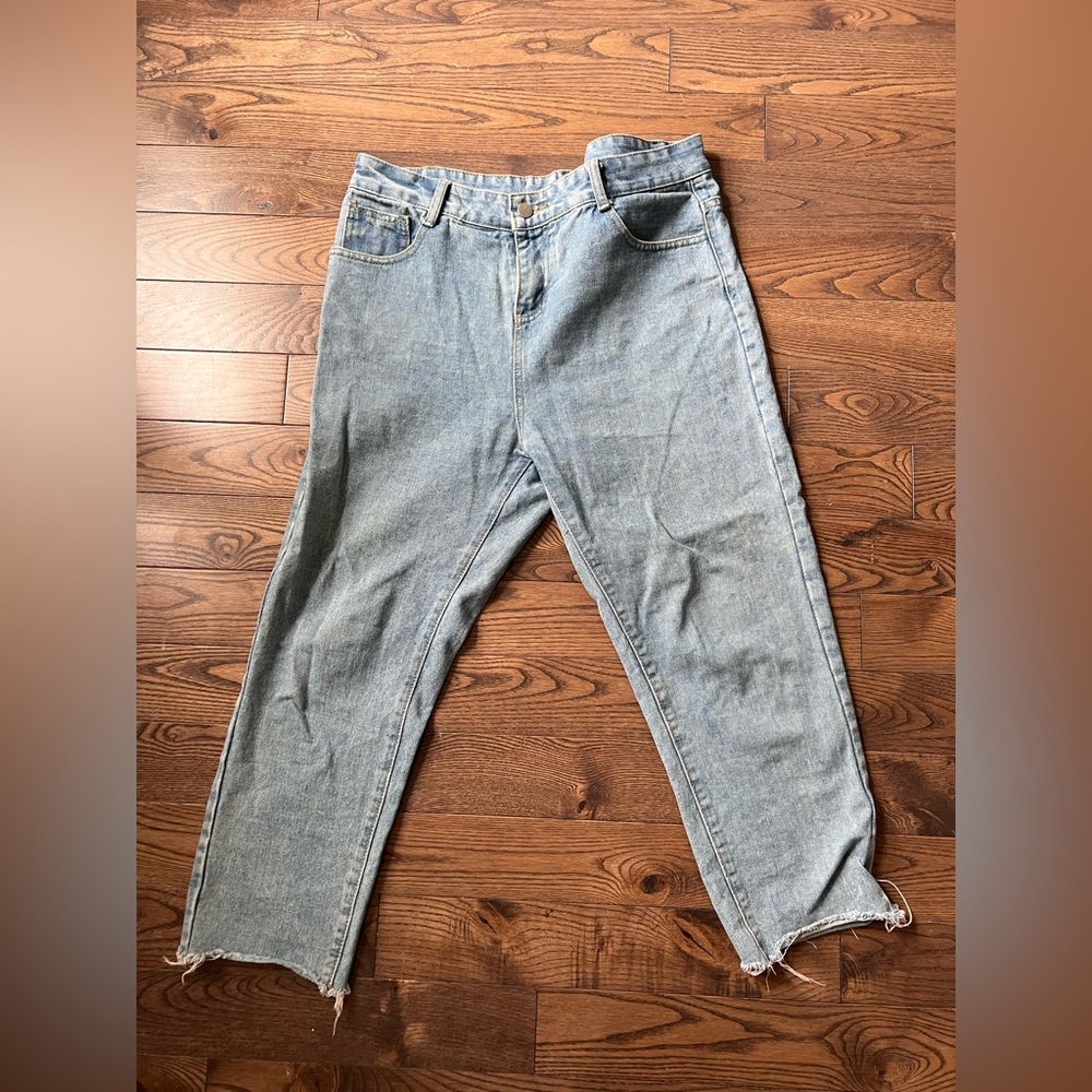 Light wash jeans (30)